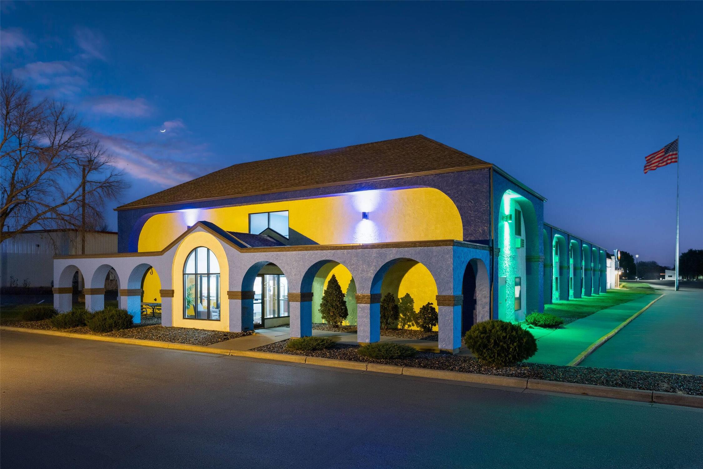 Days Inn By Wyndham Austin 6/44