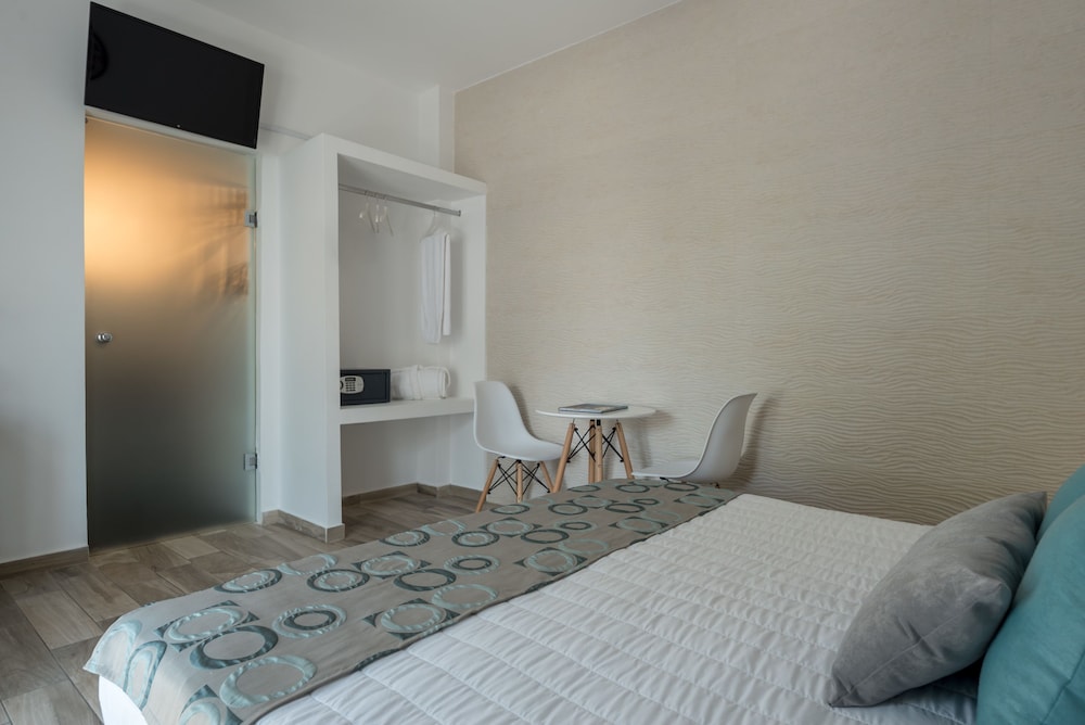 Oasis Hotel Fira 5/27