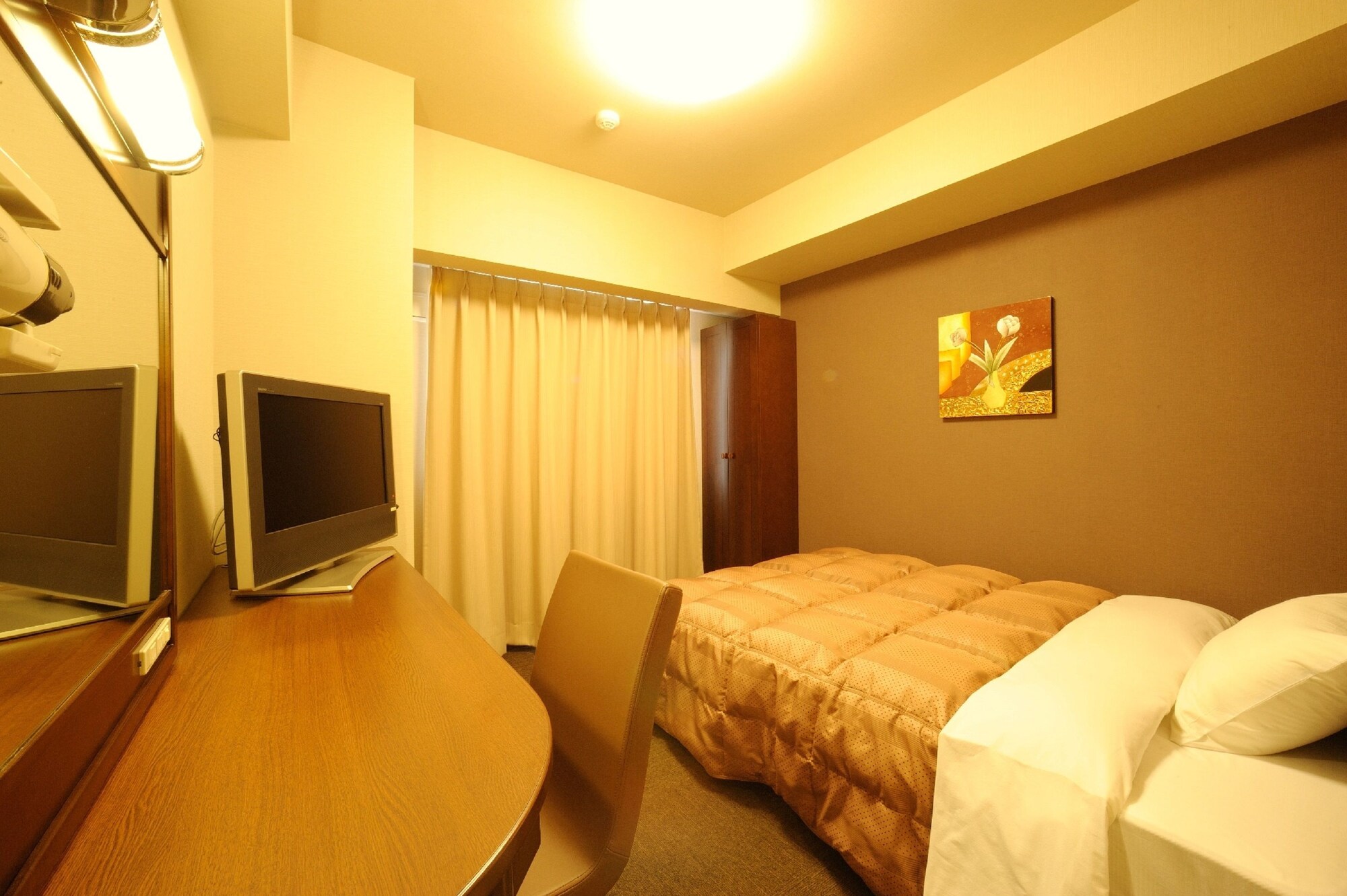 ROOM, SINGLE
