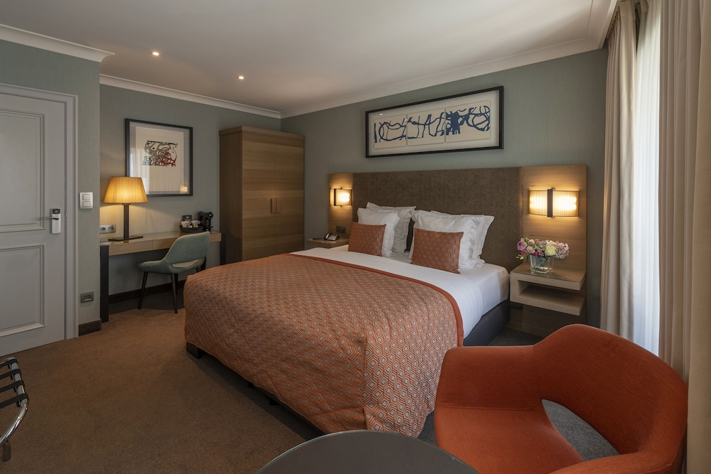 Luxury Room.