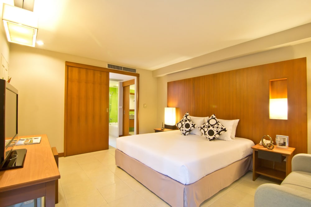 The Green Park Resort 10/65