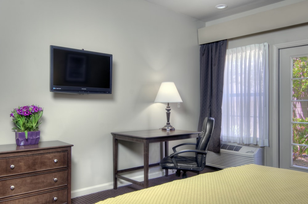 University Park Inn & Suites 30/38