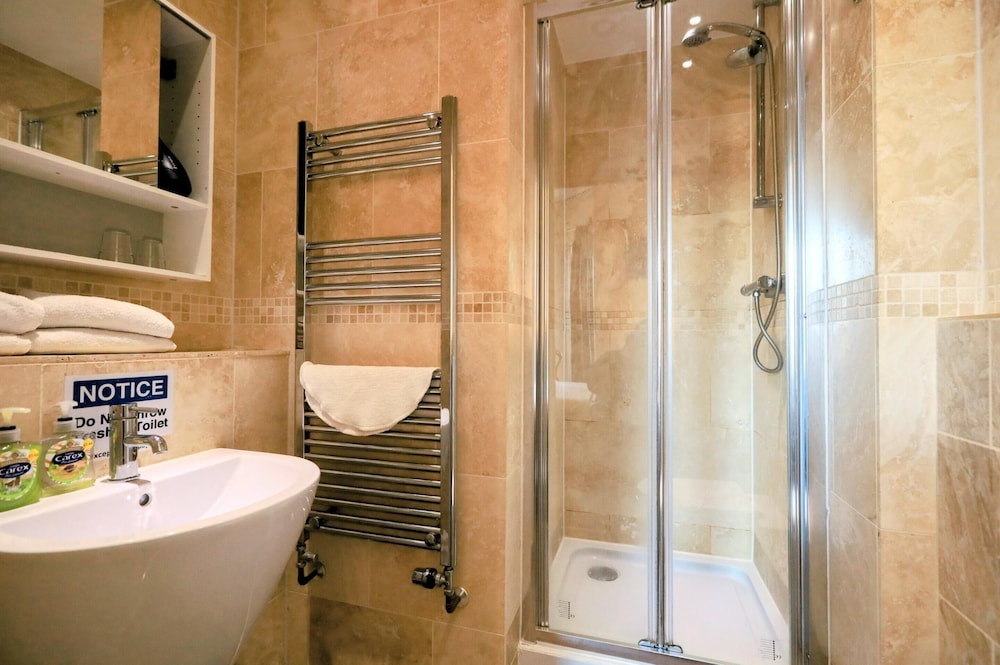Edinburgh Holiday Guest House 31/40