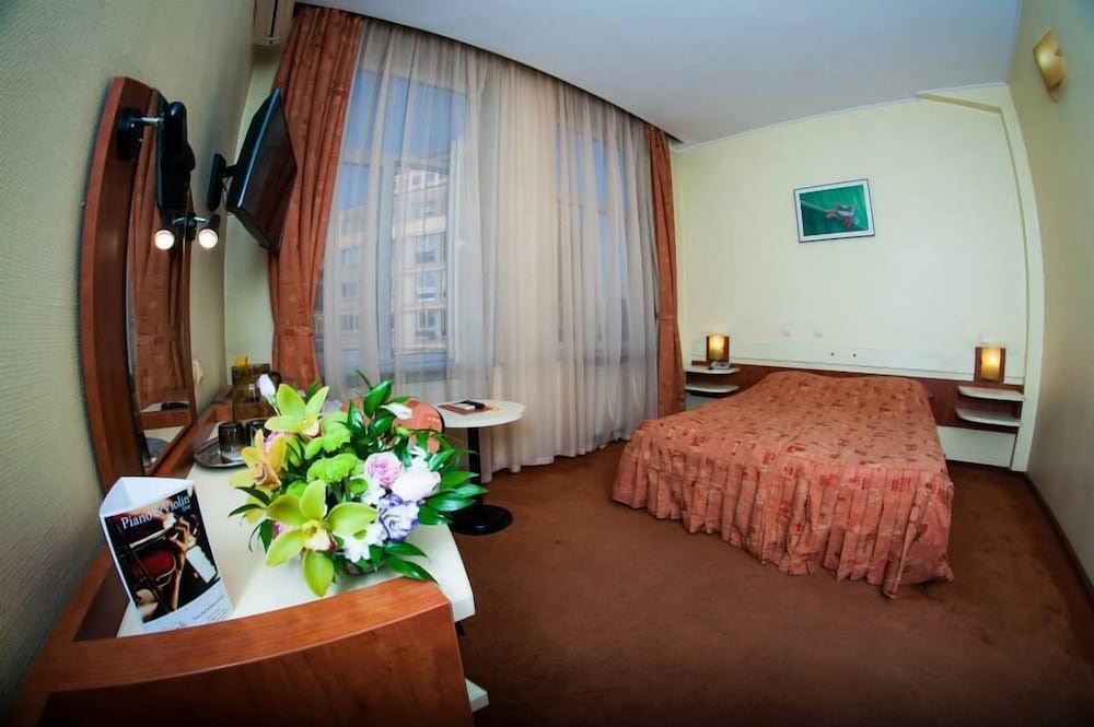 Astoria Hotel 32/50