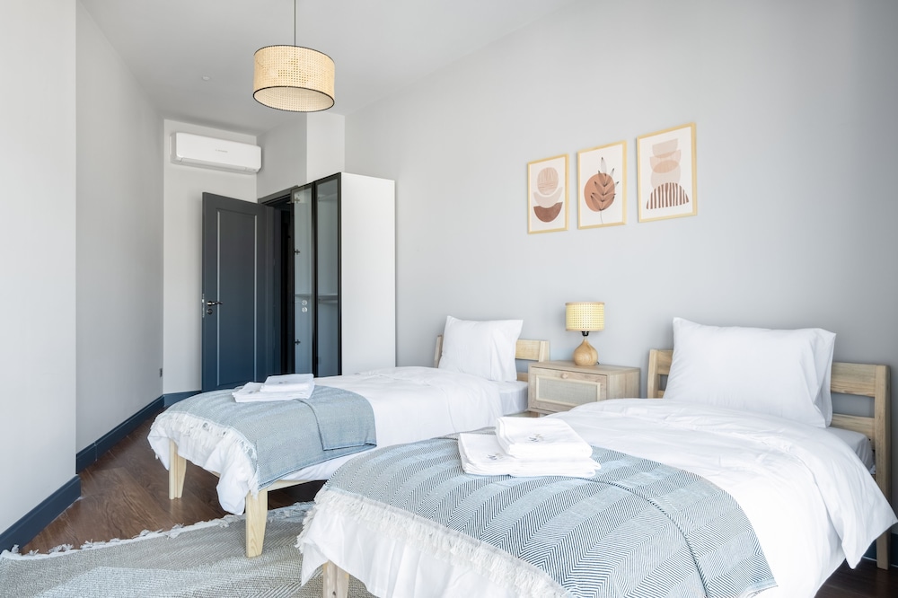 2 Bedrooms, Design, Apartment, King and Twin Beds