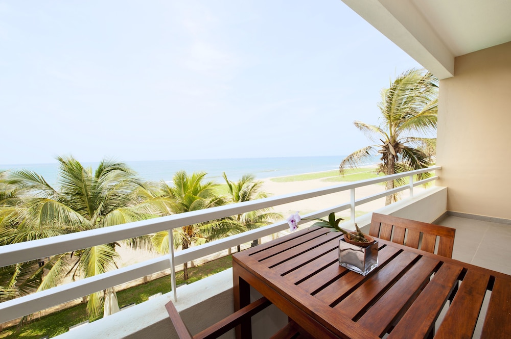 The Beach - All Suite Hotel 47/50