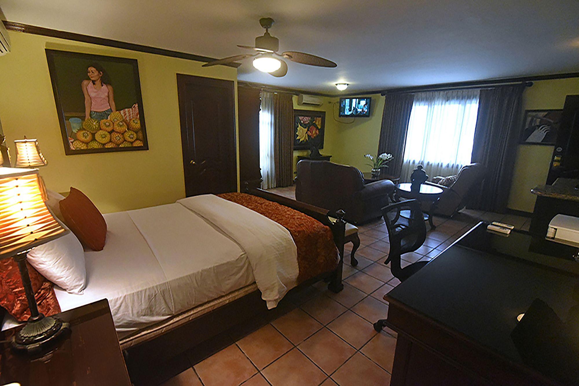 Suite, Queen Bed