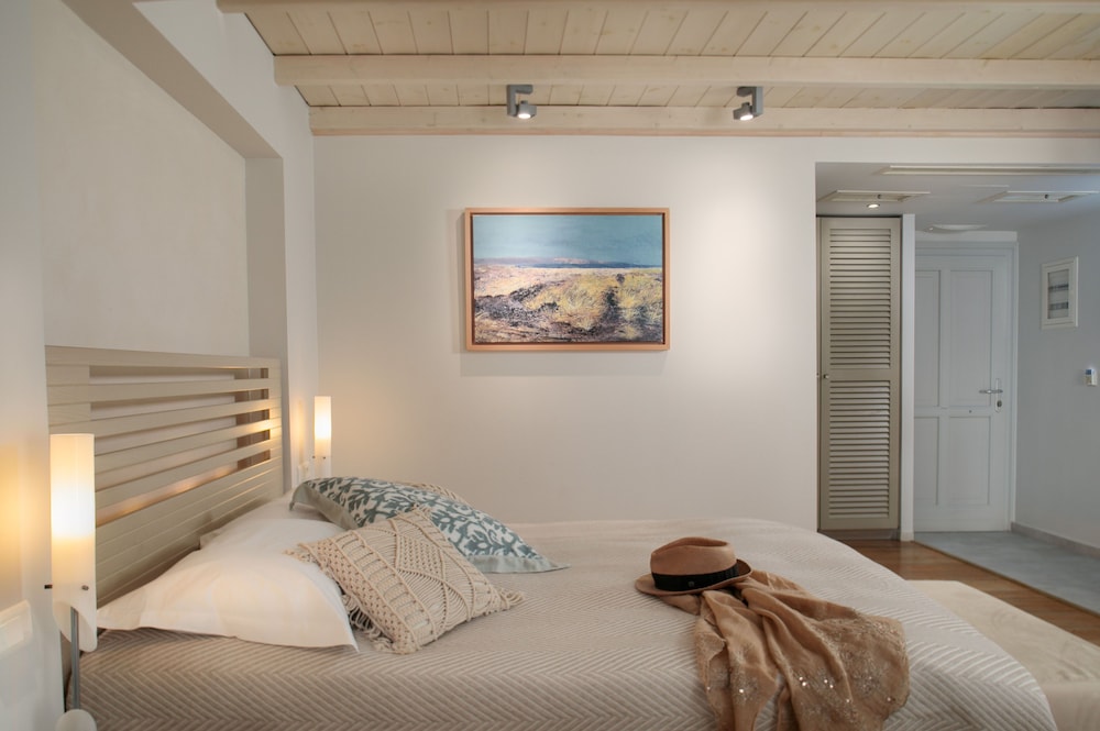 Iria Beach art hotel 26/69