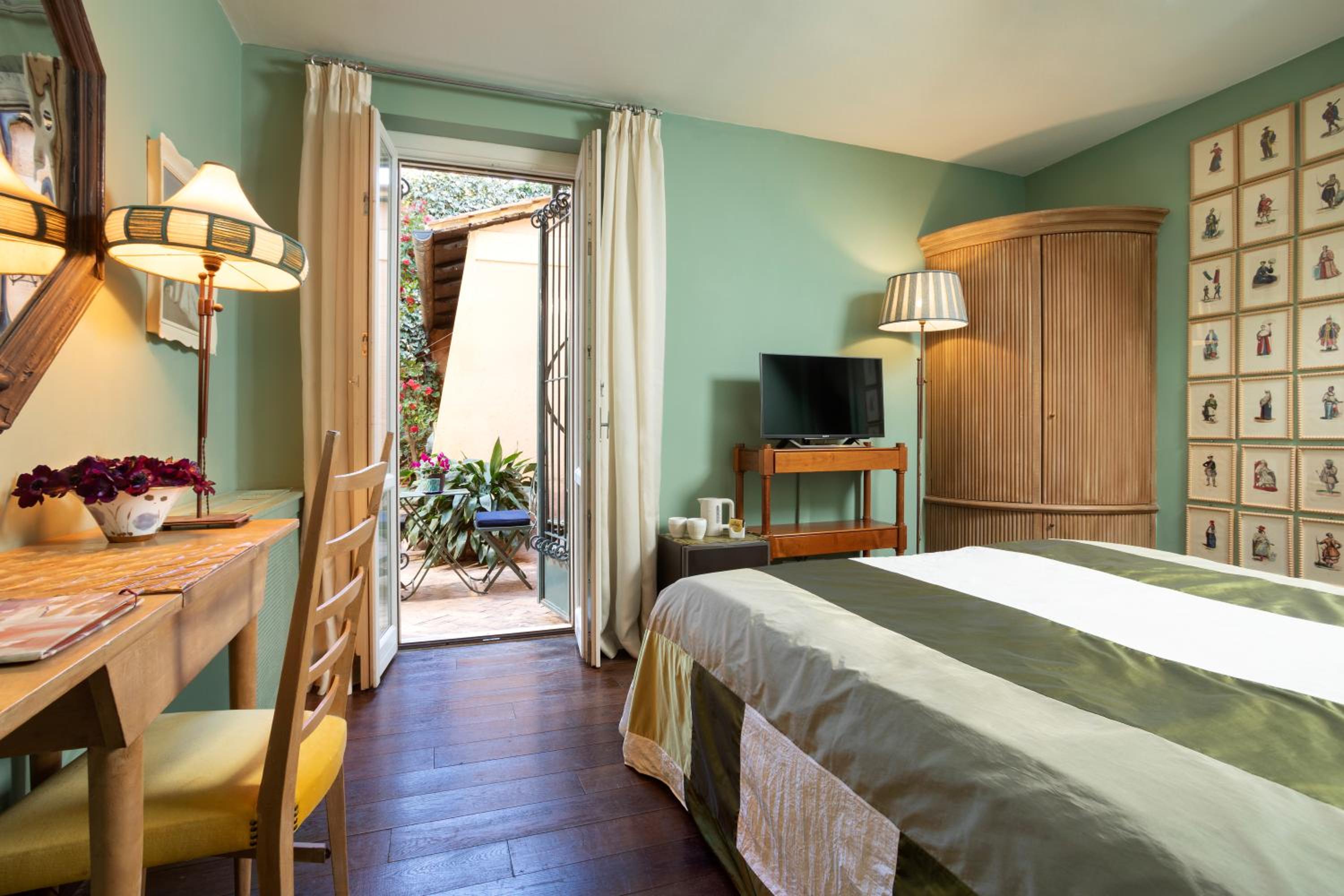 Room, Double or Twin Bed