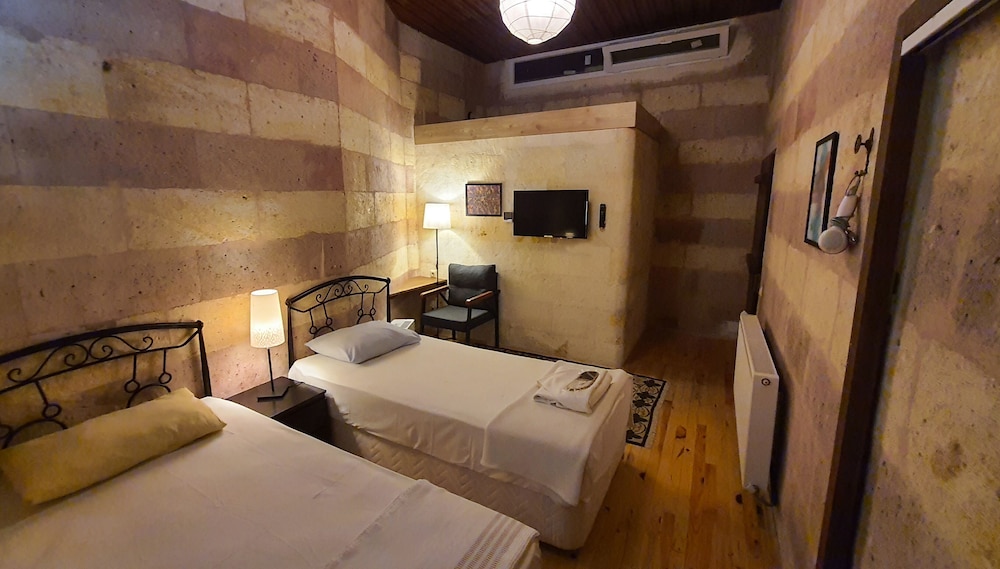 ECONOMY, TWIN BEDS