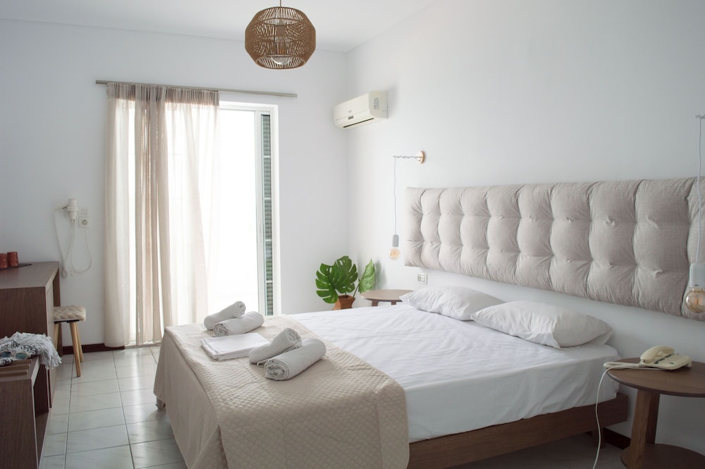 Paradise Beach Hotel 15/50