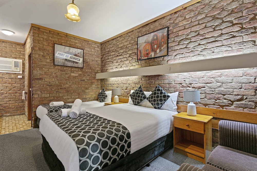 The Settlement Historic Hotel 14/32