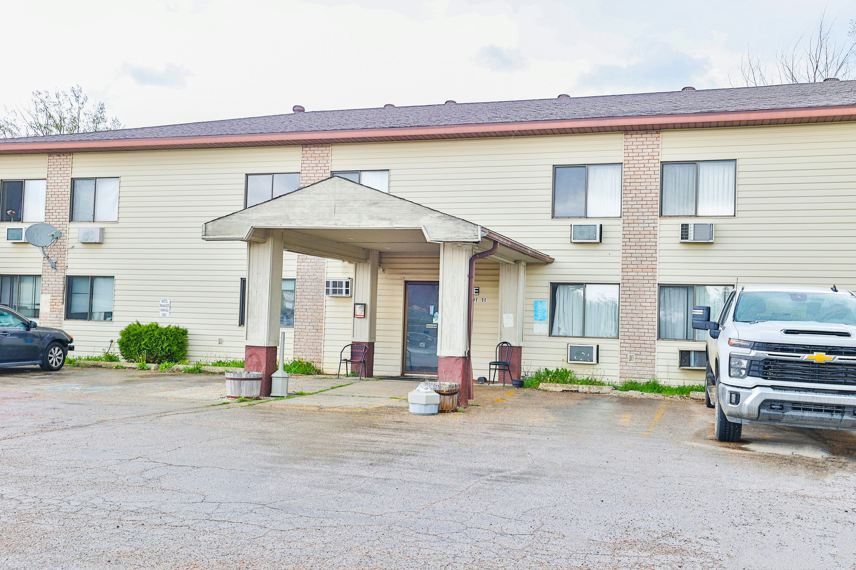 OYO Hotel Pipestone MN, Canterbury Park 43/45