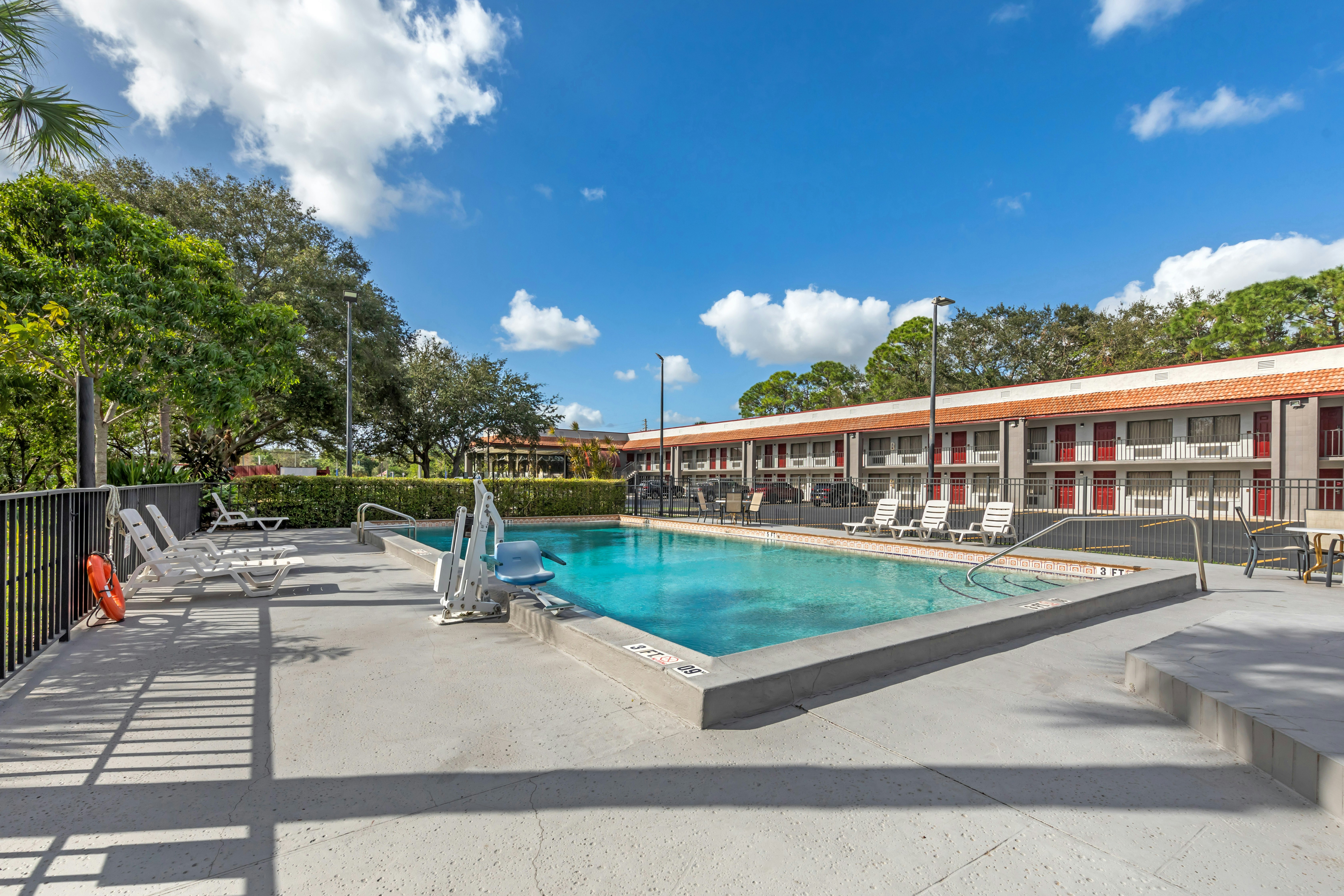Red Roof Inn Ft Pierce 22/23