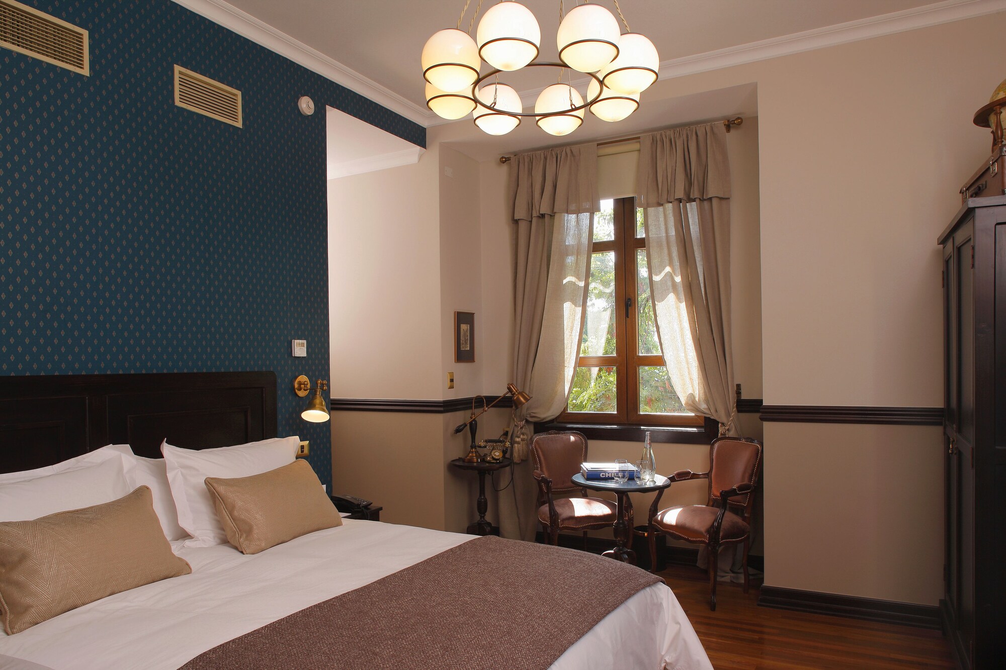 PREMIUM, KING BED