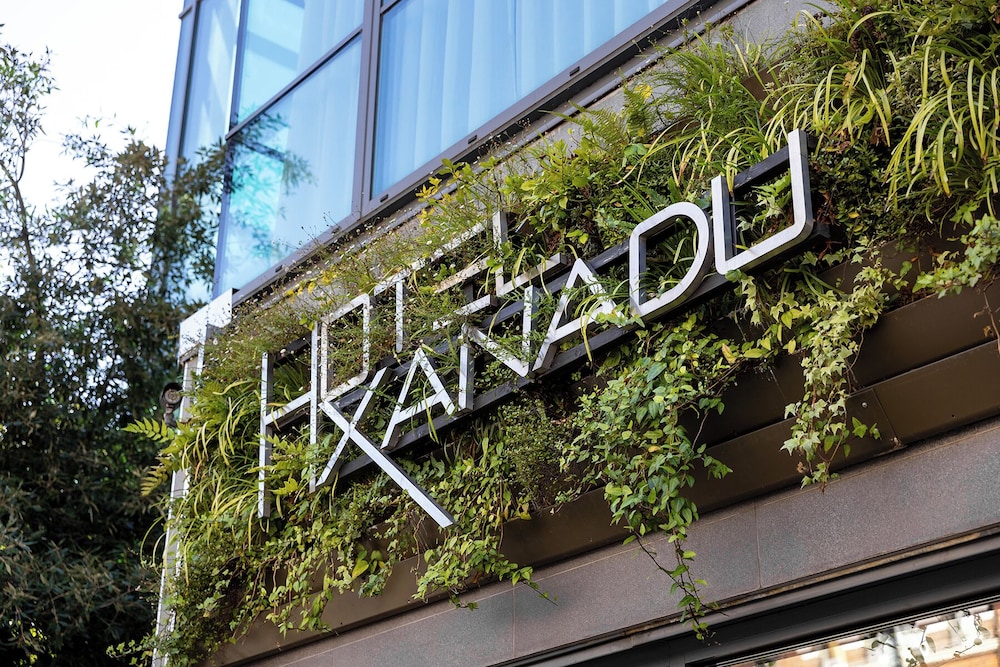 Hotel Xanadu 4/64