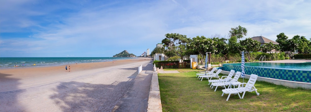 Baan Poolom Beachfront Condominium 40/50