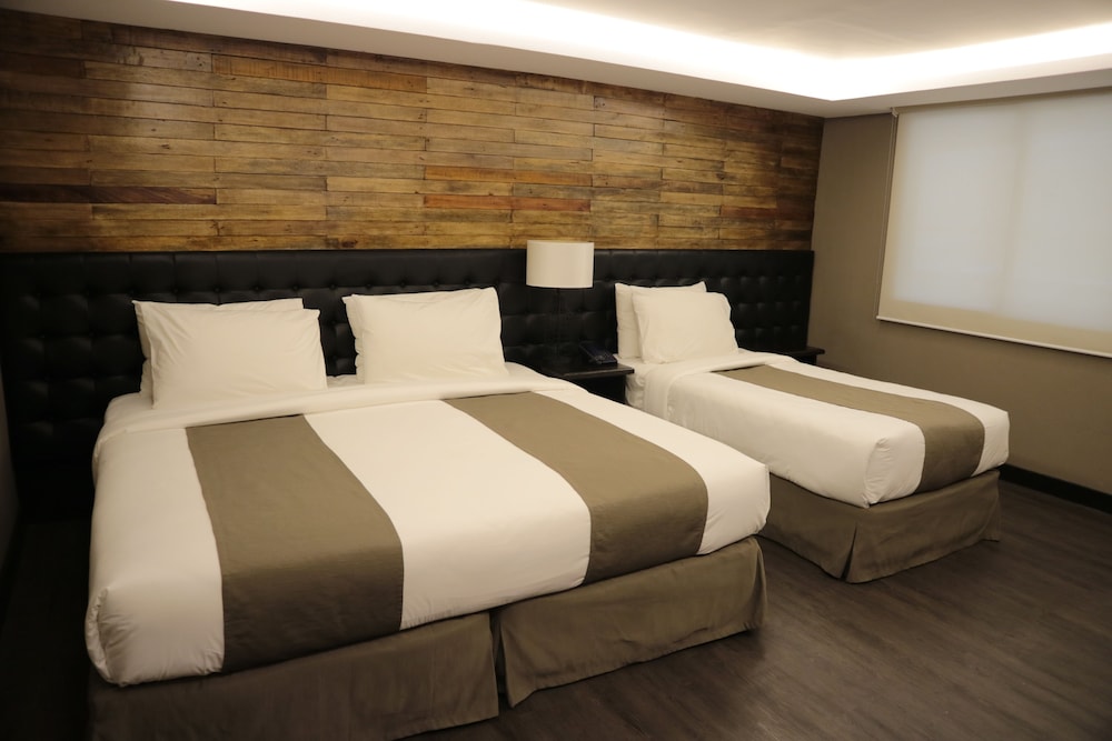 Gt Hotel Jaro 14/40