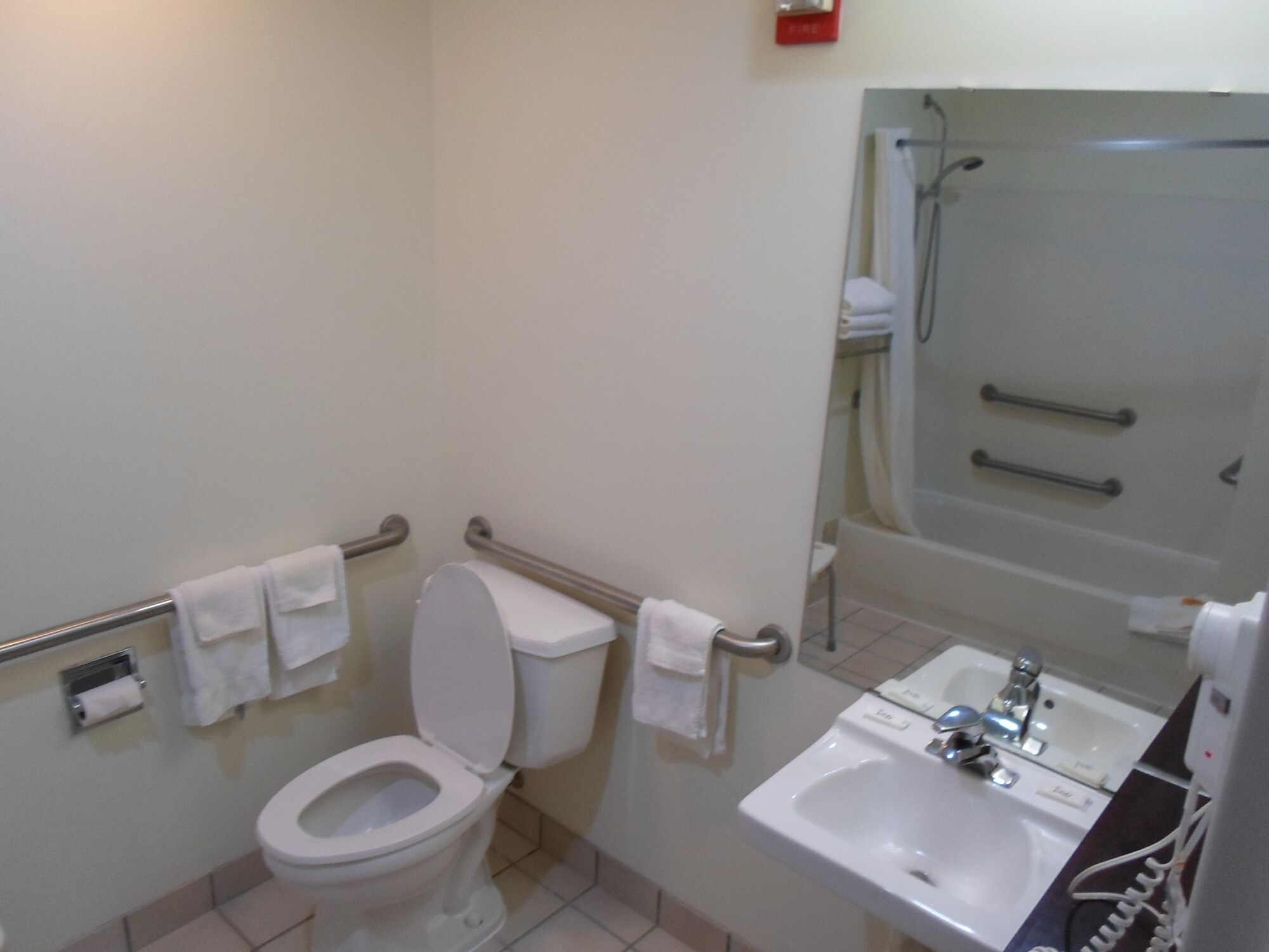 غرفة بسرير كينج لذوي الإعاقة، Baymont by Wyndham Adairsville 3/5