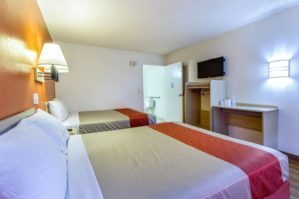 Motel6 Phoenix, AZ - Airport - 24th Street 14/39