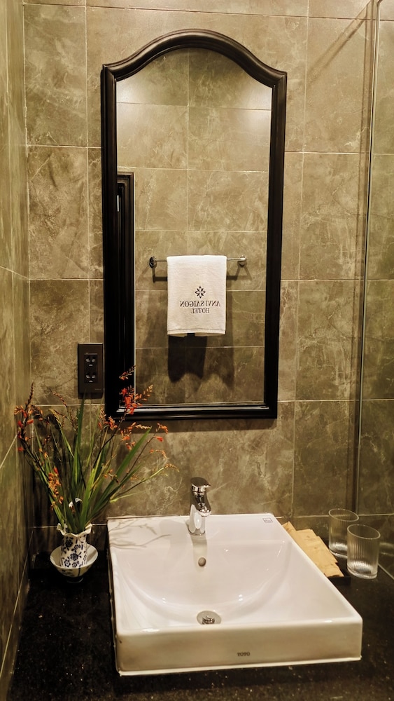Anvi Saigon Boutique Hotel 50/50