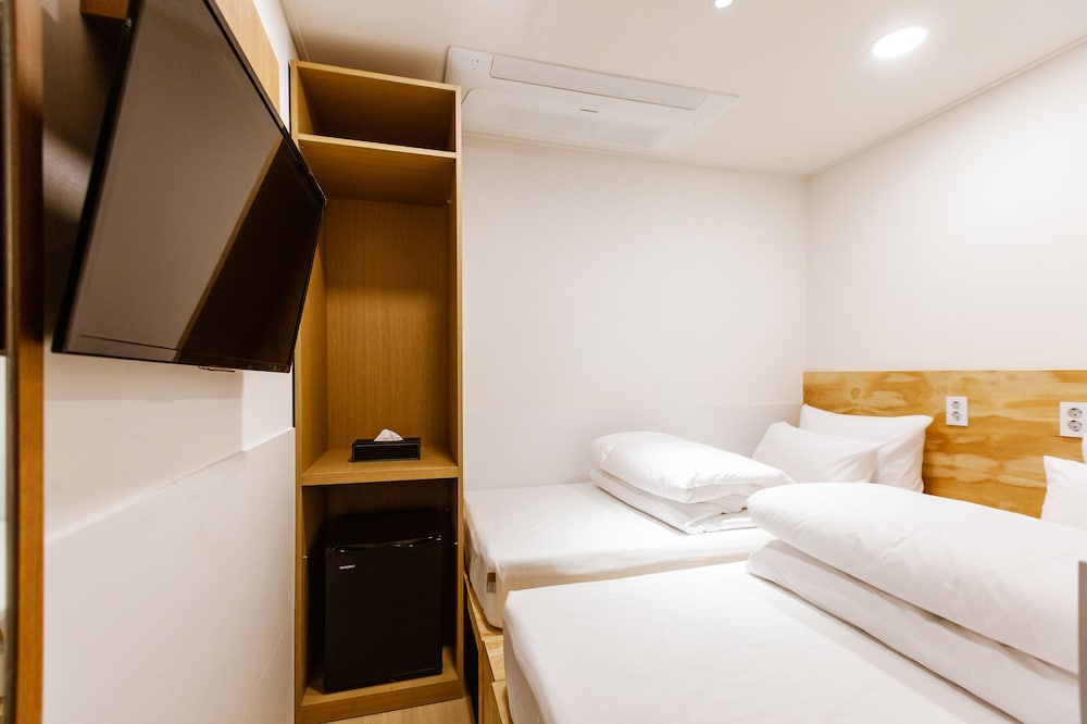 Step Inn Myeongdong 1 17/72