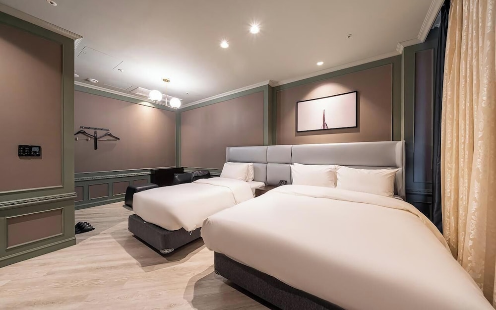 Partyz Hotel 26/76