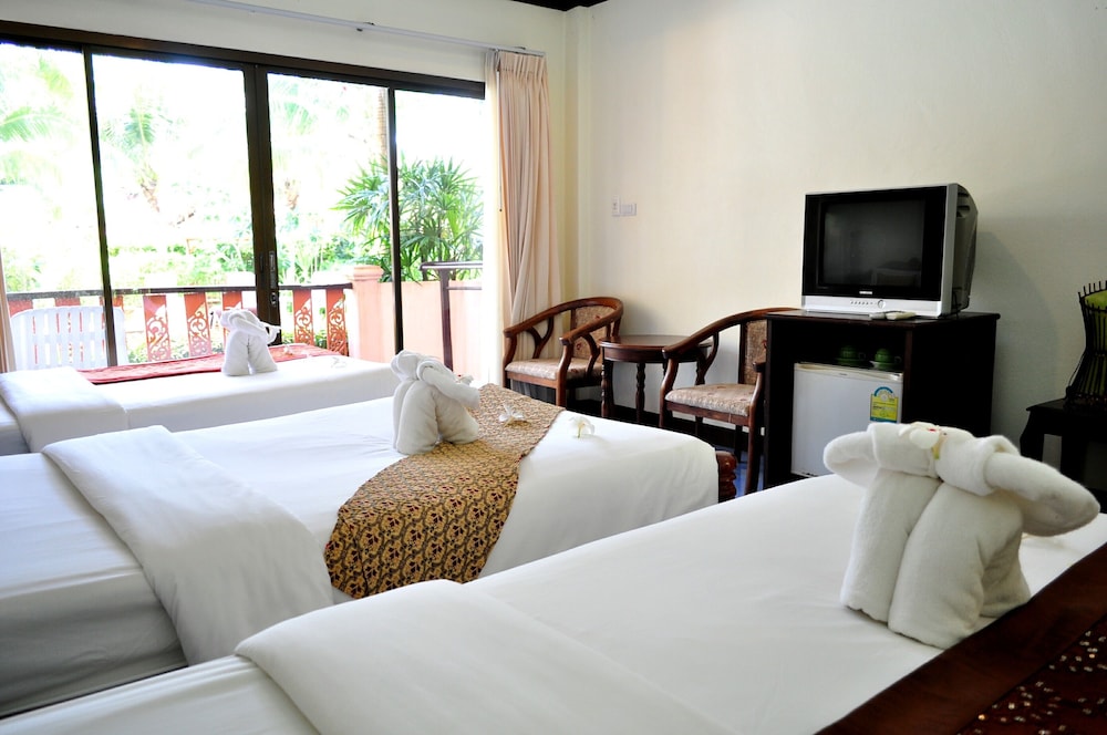 LANTA SEAFRONT RESORT 18/66