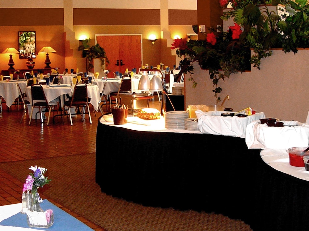 Holiday Inn Riverton Convention Center 46/64