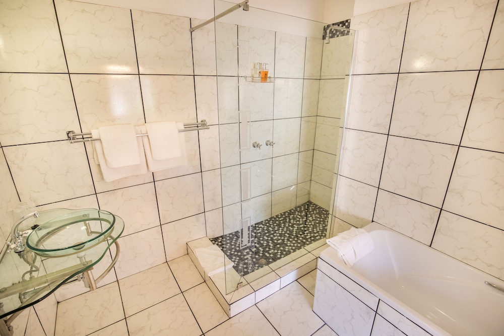 Montagu Country Hotel 50/89