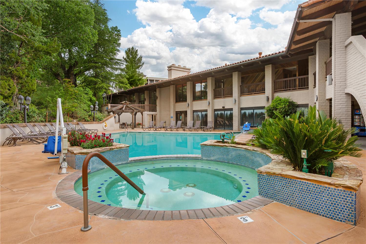 Best Western Plus Arroyo Roble Hotel & Creekside Villas 46/47