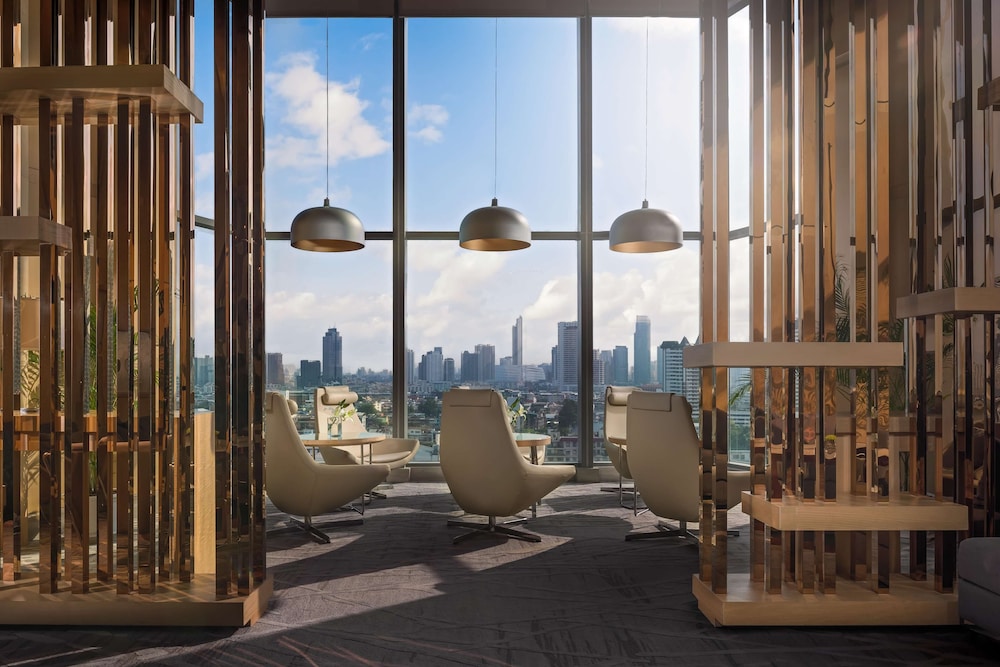 Avani Riverside Bangkok Hotel 33/72