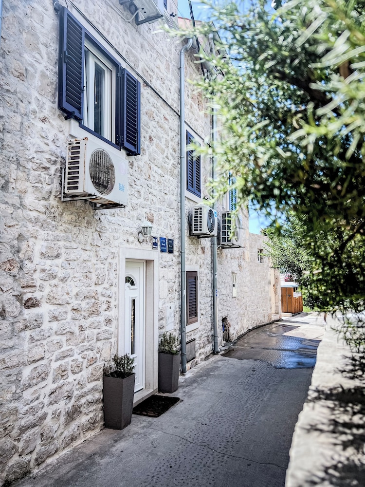 Luxury Seaside Apartments 42/50