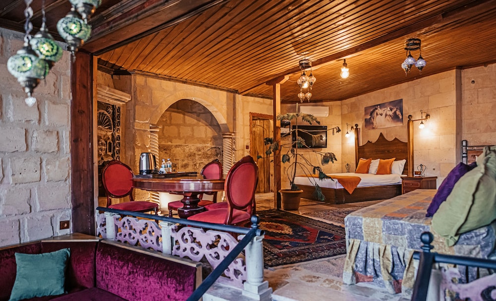 Larissa Cave Hotel 33/50