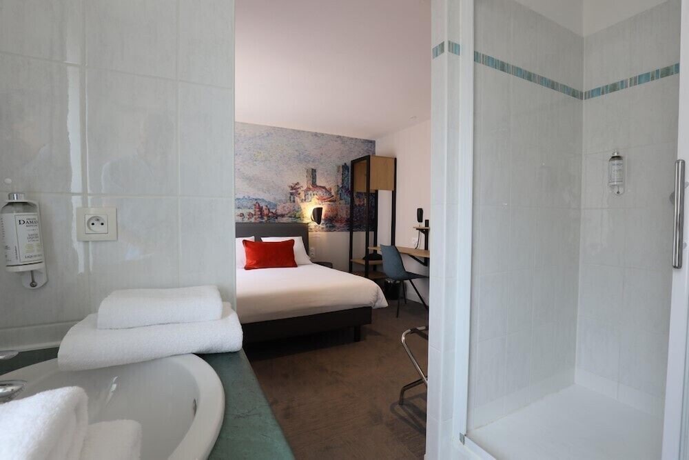 P Tit Dej Hotel Millau La Capelle 32/33