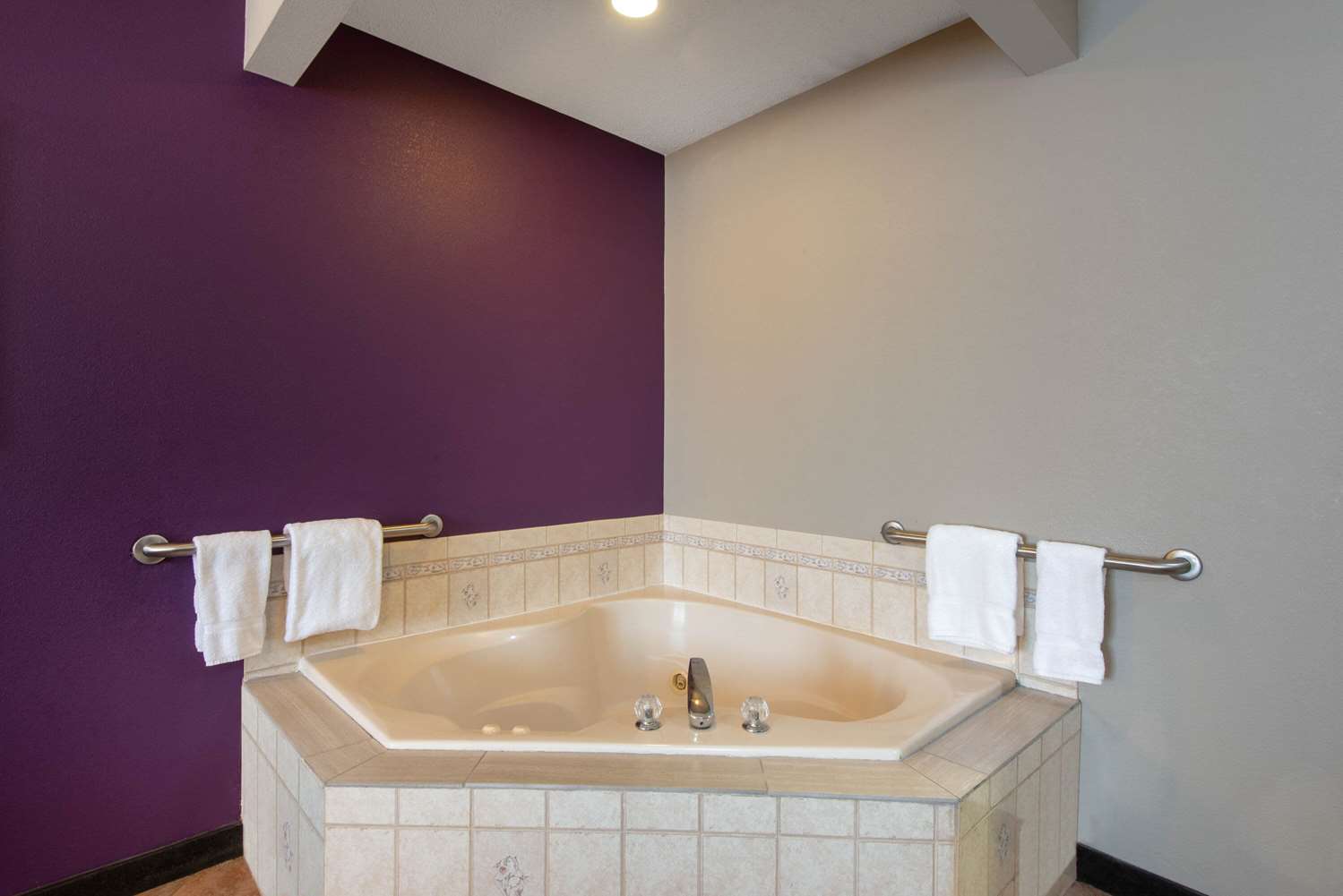 La Quinta Inn & Suites by Wyndham Erie 51/51