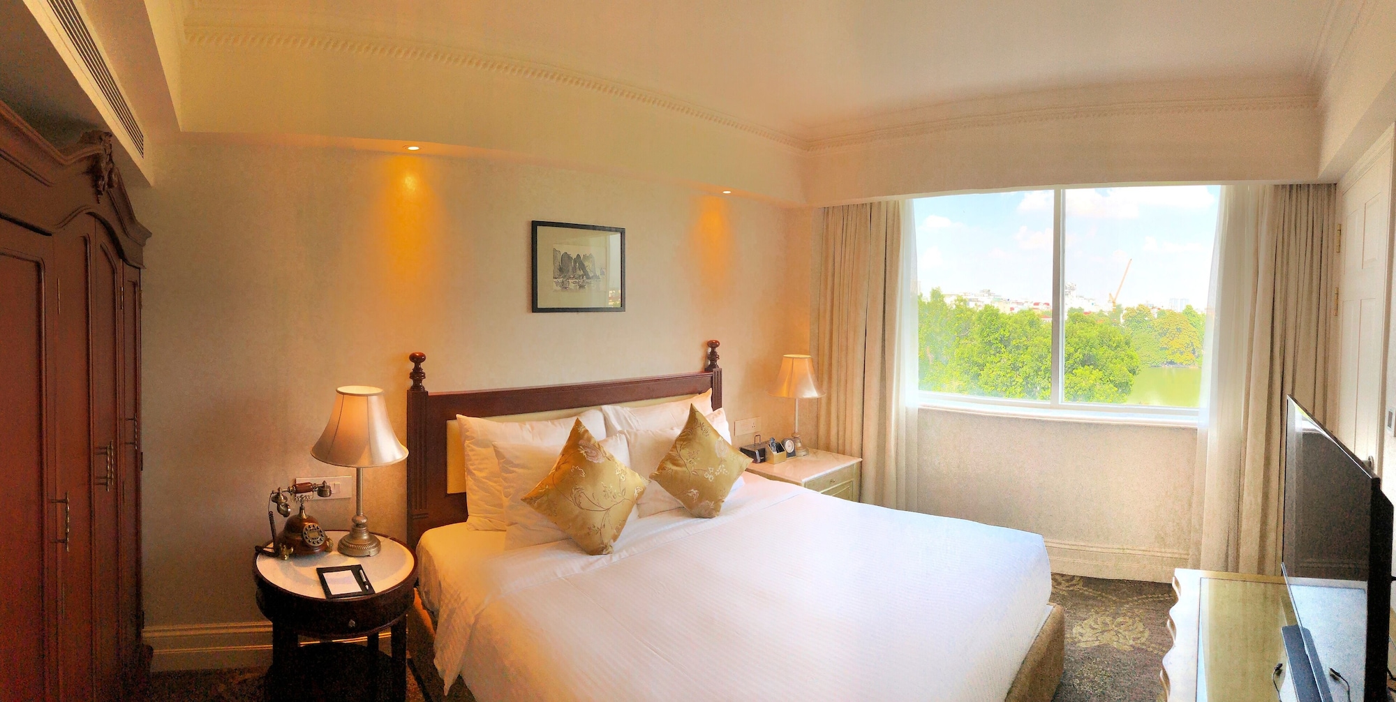 GALLERY, JUNIOR SUITE