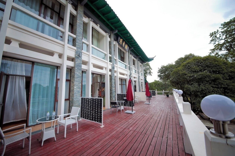 Guilin Crystal Crescent Moon Hotel 8/71