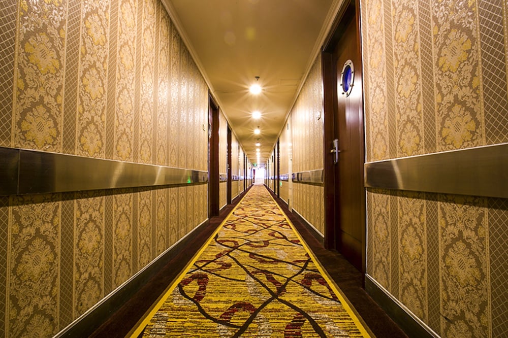 Tianjin Ocean Hotel 55/58