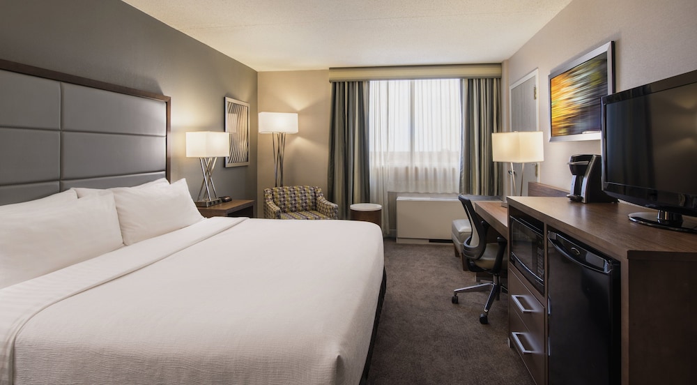 Holiday Inn Winnipeg South 12/81