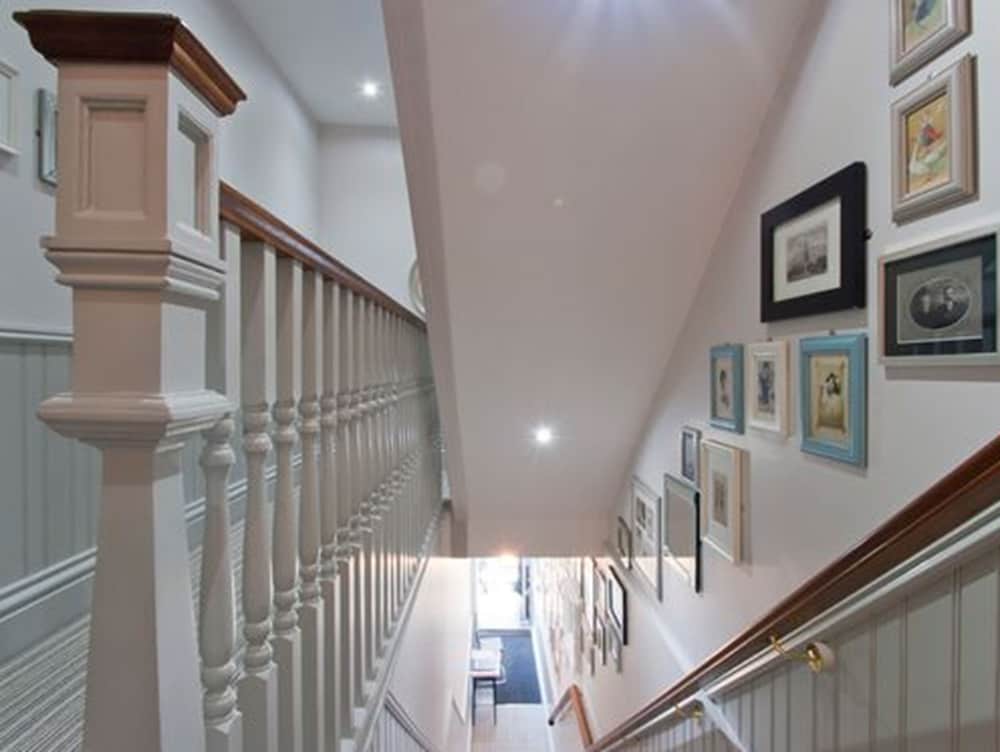 W12 ROOMS 4/58