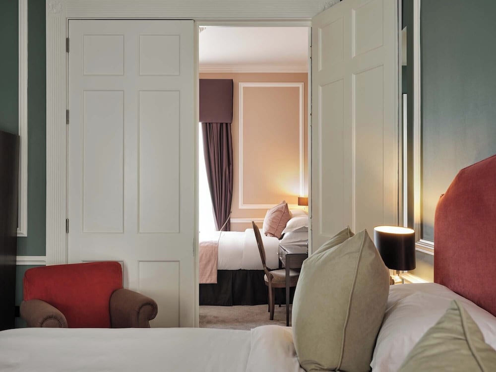 LUXURY, DOUBLE OR TWIN BED
