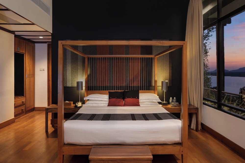 LUXURY, SUITE