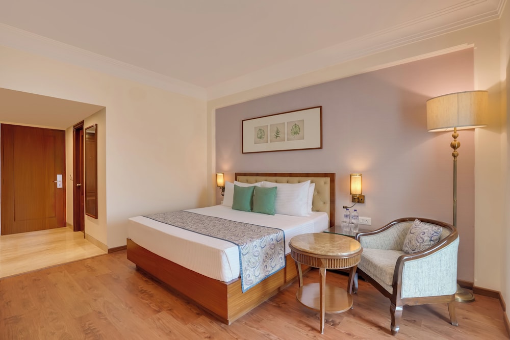 EXECUTIVE, KING BED, BALCONY VIEW