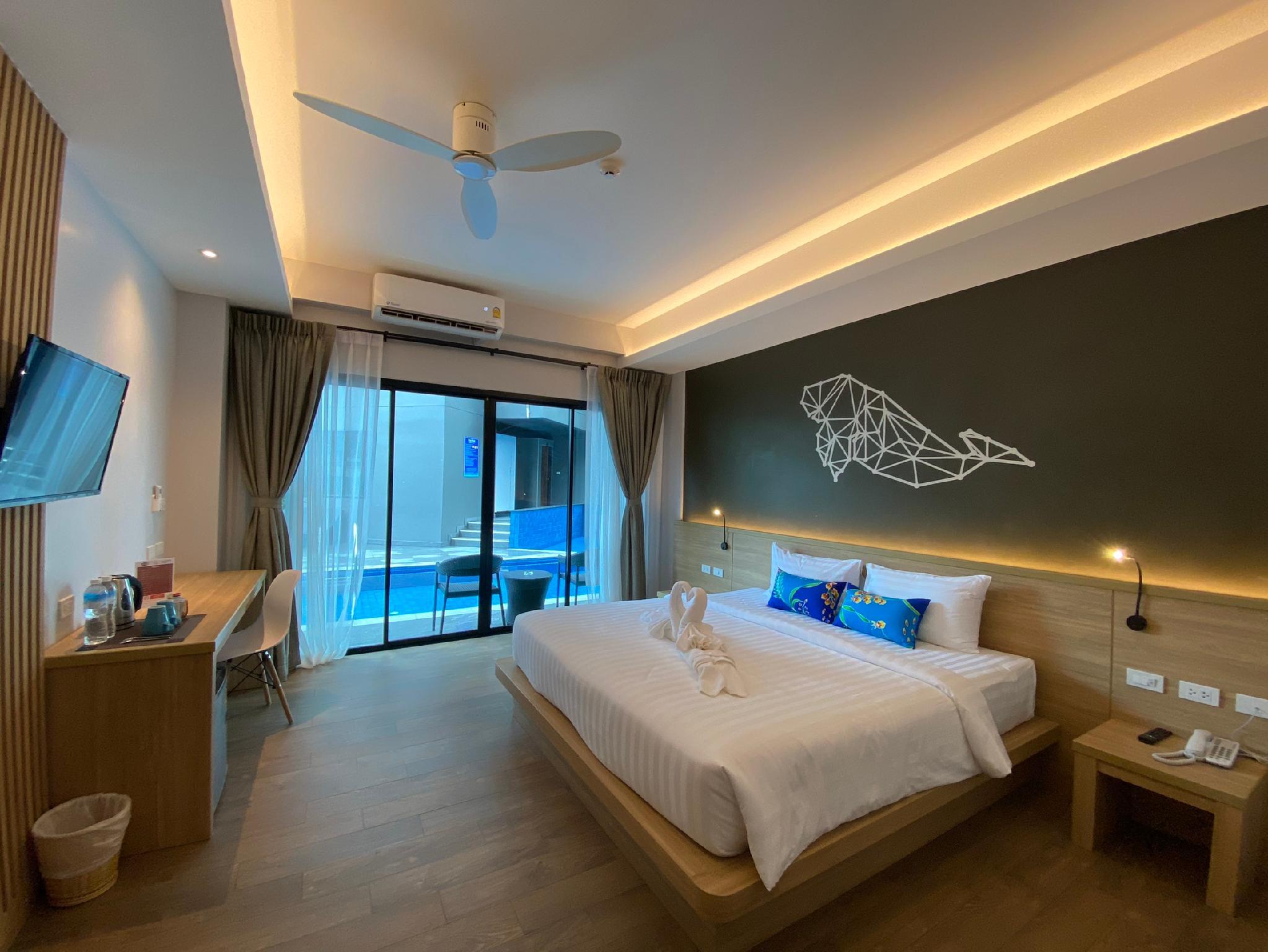 Deluxe, Double Bed, Pool Access