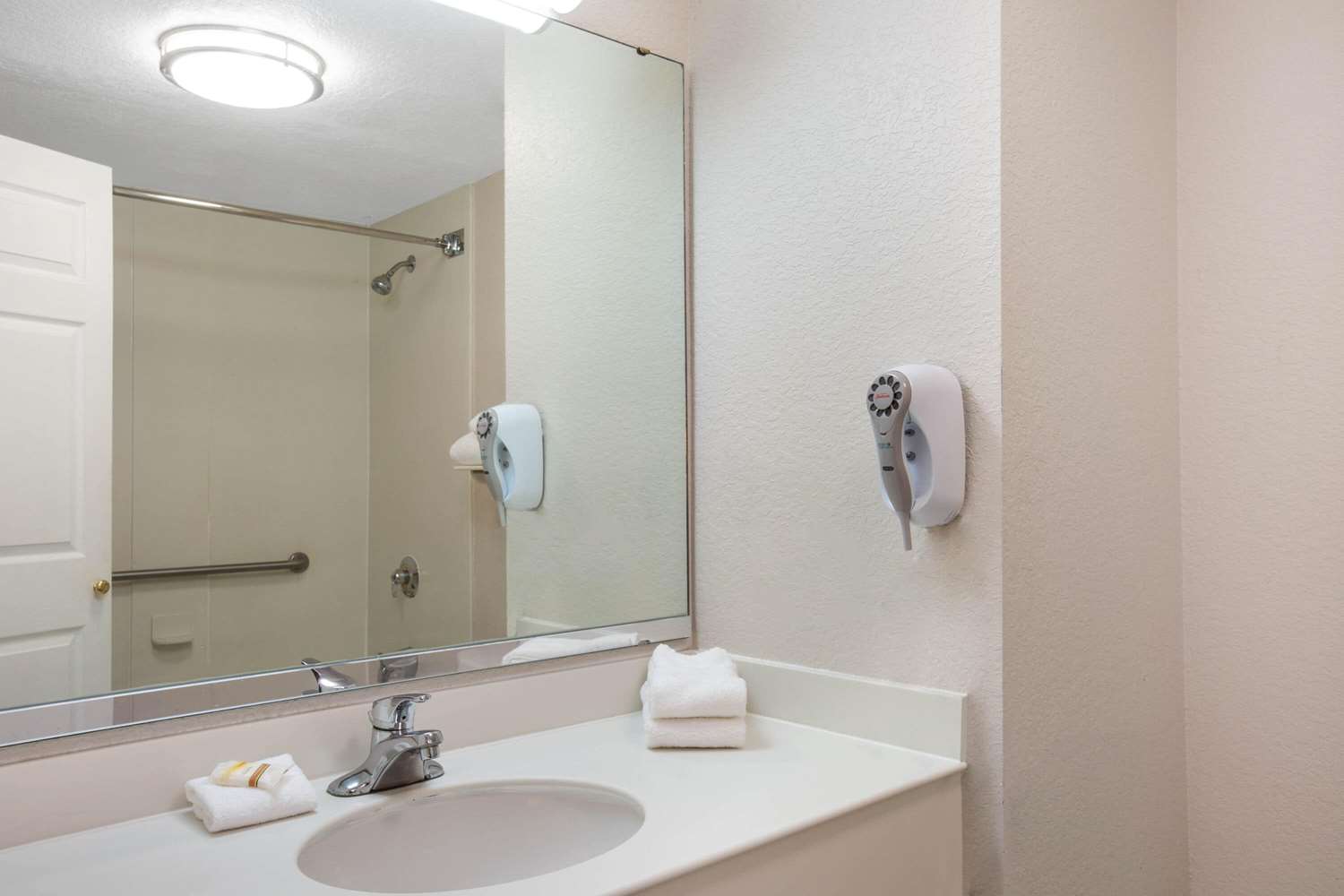 La Quinta Inn & Suites by Wyndham Ft. Lauderdale Plantation 22/24