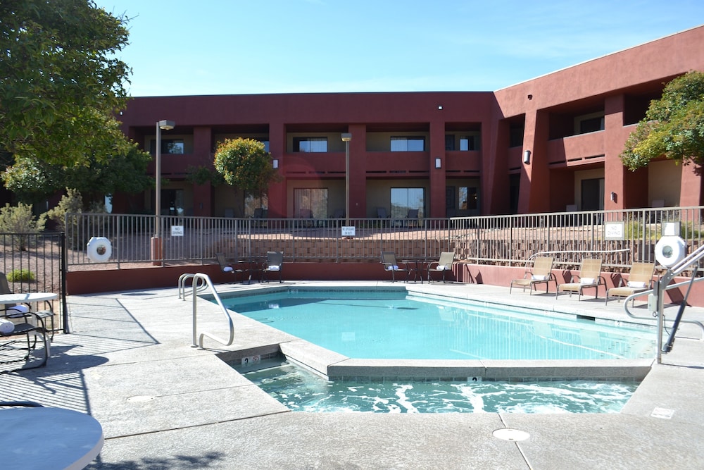 The Lodge At Cliff Castle Casino 33/34