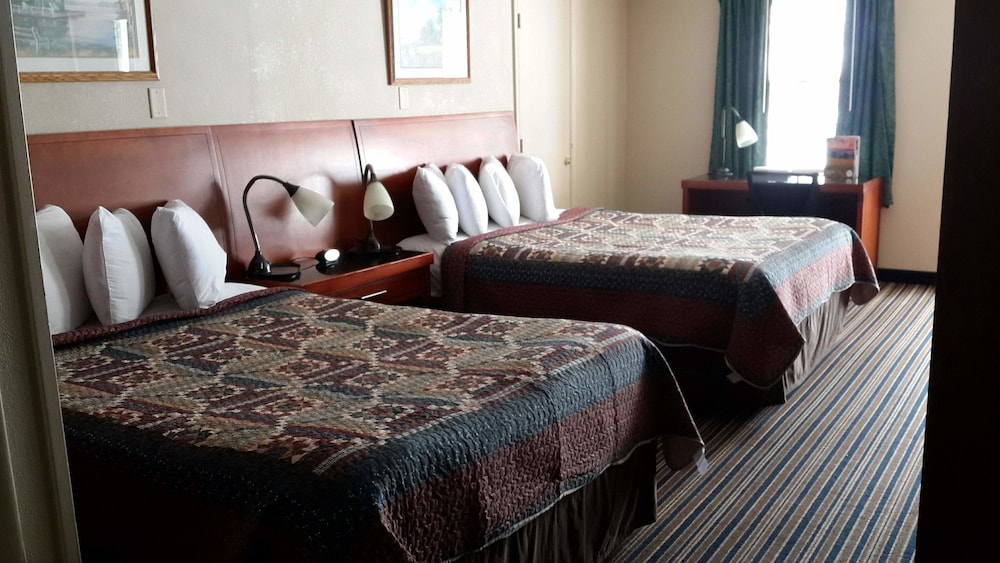 Harvest Drive Family Inn 35/68