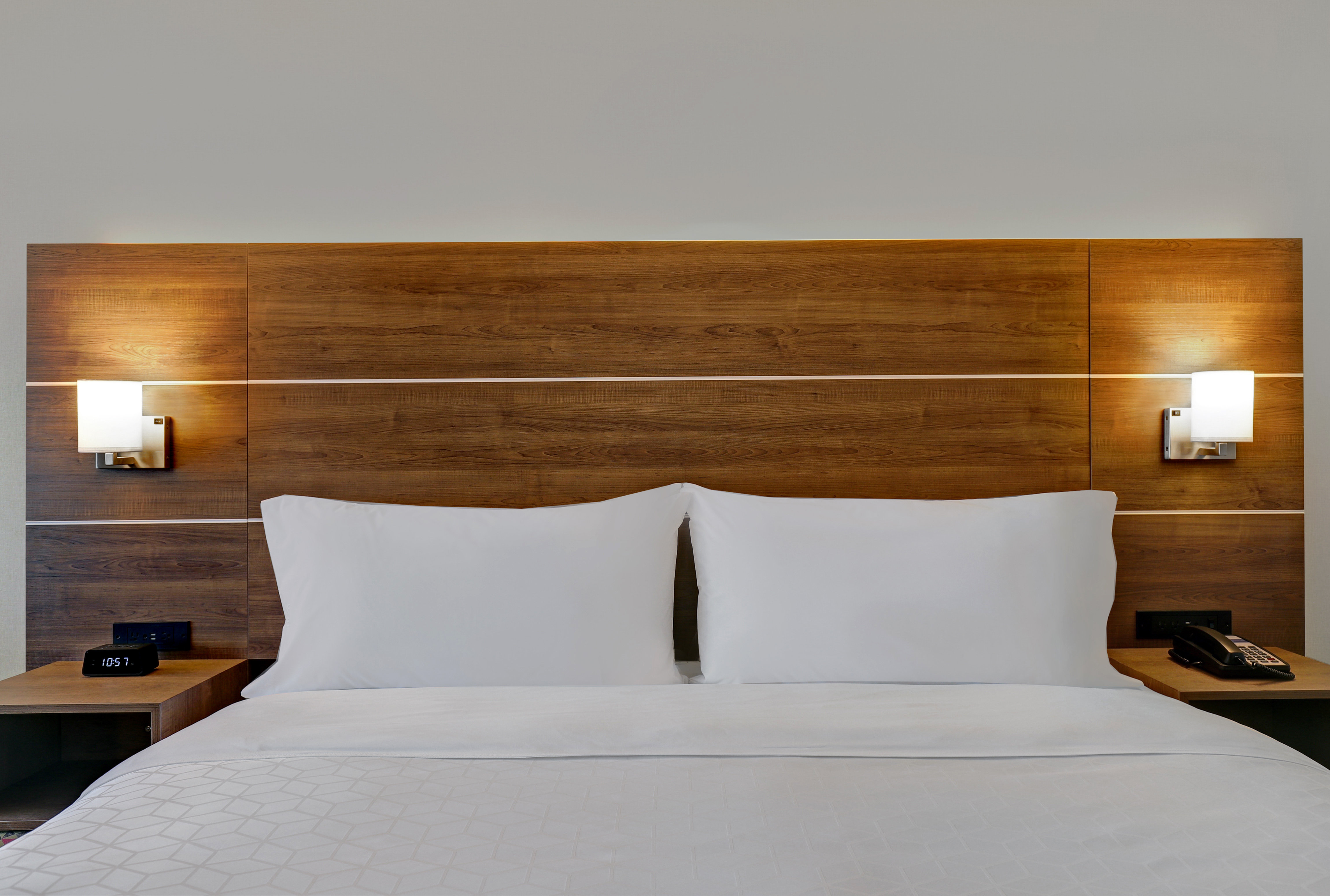 Holiday Inn Express Kingston West 20/60