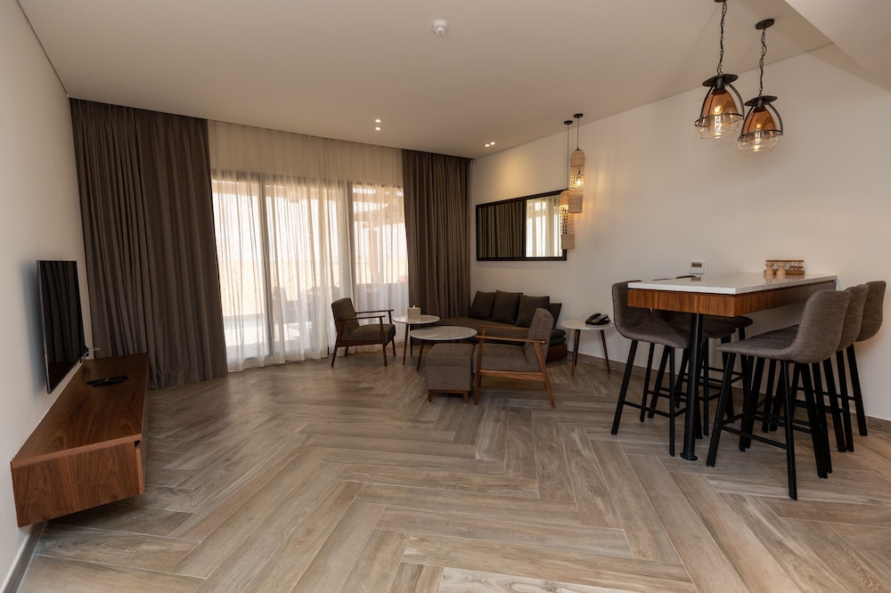 Bab Al Nojoum Bateen Liwa 38/60